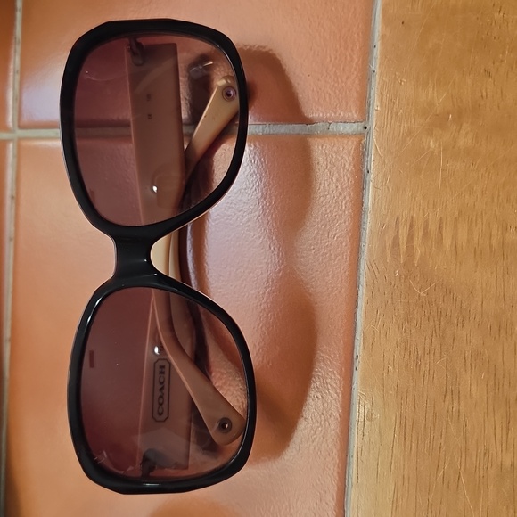Coach Black and Brown Sunglasses - Picture 3 of 8